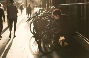 Než šlápnete letos naposledy do pedálů. Vše o pojištění kola i „sebe“.