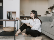 10 tipů, jak si nezničit záda během práce z domova