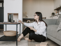 10 tipů, jak si nezničit záda během práce z domova