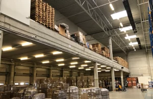 Pronájem skladových prostor s logistickými službami – skladování palet, logistika a celní služby